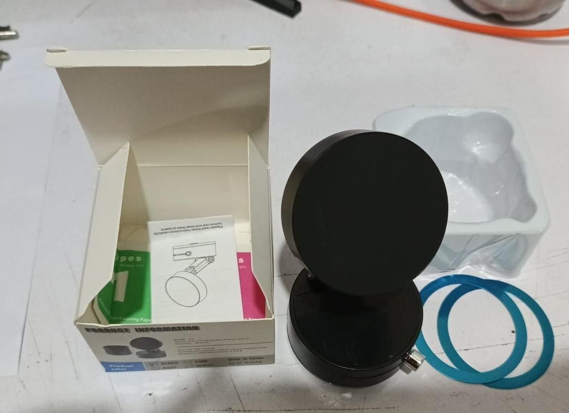 HOLD M - Vacuum Magnetic Suction Phone Holder