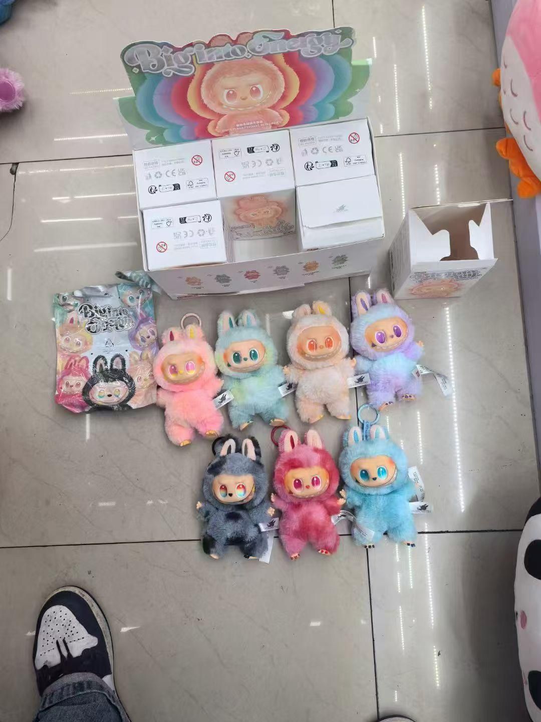 ๐๐ซ๐ข๐ ๐ข๐ง๐๐ฅ ๐๐๐๐ฎ๐๐ฎ ๐๐จ๐ฅ๐ฅ Birthday Gift Labubu | Cartoon Doll | Labubu Character Toy | Labubu Toy | Labubu Action Figure | Random Design Action Figures Collectible Toys - 1 PCS